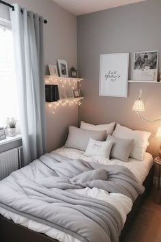 Home Decor: #homedecor, #interiordesign, #homedesign, #decor inspiration Small Bedroom Ideas Double Bed, No Bedframe Bedroom Ideas Minimalist, Full Size Bedding Ideas, Gray Wall Room Ideas Bedroom, Bedroom Colours Ideas, Small Grey Bedroom Ideas, Bedroom Light Grey Walls, Bed Without Headboard Ideas, Gray Aesthetic Bedroom