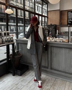 Adidas Samba Outfit, Samba Outfit, Burgundy Outfit, Look Adidas, Skandinavian Fashion, Corporate Outfits, Elegante Casual, Mode Casual, Grey Outfit