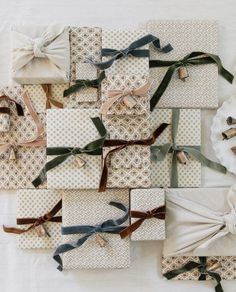 many wrapped presents with bows on them are laid out in the shape of squares and rectangles