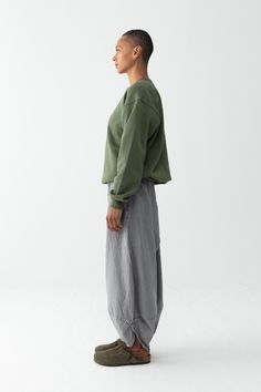 "\"Introducing our eco-conscious Modern Urban Harem Pants, handcrafted from luxurious, high-quality keten fabric. 🍃 Sustainable Choice 🍃: Prioritize the planet without compromising on style. Our pants are ethically sourced and made with environmental responsibility in mind, ensuring you feel as good as you look. ✨ Superior Quality Keten: Revel in the unparalleled softness and durability of keten fabric, traditionally appreciated for its natural texture and resilience. Our pants guarantee comfo Yogi Style, Dream Pants, Women's Joggers, Pants Comfy, Pants Boho, Womens Trousers, Boho Pants, Eco Chic, Womens Pants