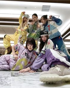 #newjeans #minji #hanni #haerin #hyein #danielle #kpop #instagram #aesthetic 7 Jeans, New Jeans Style, Daejeon, Iconic Photos, Insta Posts, Twitter Update, Group Photos, These Girls, Kpop Girl Groups