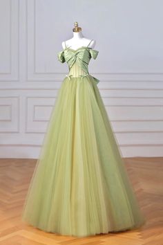 Spaghetti Strap Elegant Green Off Shoulder Tulle Ball Debut Dresses Filipino Green, Tiana Inspired Prom Dress, Prom Dress Short Lace, Long Party Gowns, Green Evening Gowns, Tulle Long Prom Dress, Princesa Tiana, Green Spaghetti, Green Formal Dresses