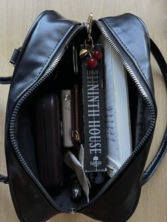 Whats In Your Bag, What's In My Bag, Purse Essentials, In My Bag, Bag Aesthetic