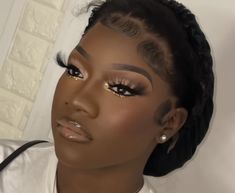 Gold Jewelry Formal Dress, Gold Glitter Under Eye Makeup, Makeup Ideas Black Women Prom, Birthday Makeup For Dark Skin, Gold Homecoming Makeup Looks, Champagne Gold Makeup Look, Prom Make Up For Black Women, Brown Makeup Looks With Rhinestones, Glitter Makeup Under Eye