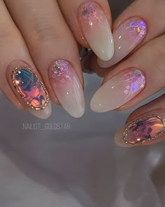 끌리에💅 nail artist 금별 | 💅 좋아하는 네일샵 원장님 손💓 스키점프형 바디라 감쪽같이 커버하고 디자인 들어갔어요😊 . . . 헤어의 모든 고민은 @hair_silverstar | Instagram Nail Ideas Korean, Princess Nails, Pop Art Nails, January Nails, Nail Effects, Japanese Nail Art, Goth Nails, Japanese Nails