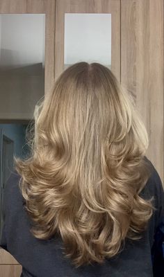 Long Layered Hair Blowout Curls, Long Blonde Blowout Hair, Layered Blonde Blowout Hair, Blonde Blowout Aesthetic, Long Golden Blonde Hair Aesthetic, Hair Care Oil, Hair Techniques, Honey Blonde Hair