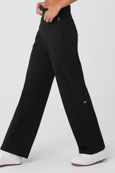 High-Waist On Point Moto Trouser - Black | Alo Yoga Alo Yoga Pants Outfit, Alo Trousers, Amman Outfits, Alo Yoga Outfit, Alo Pants, Exercise Outfits, Gymwear Outfits, Celebrity Casual Outfits, Stylish Maternity Outfits