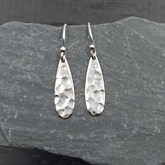 "925 Solid sterling silver Hammered Teardrop dainty earrings that dangle on 925 solid sterling silver hook ear wires.  A perfect everyday accessory for a minimalist, modern or dressy look.   - The teardrop charm measures 6/8\" tall - All jewelry parts are 925 solid sterling silver 🦋 Silver polishing cloth included Gift Box Included - Send gifts direct! A short gift note may be added at checkout. Receipts not included.   🦋 Visit the shop! thezenmuse.etsy.com  About Quality The quality and safet Hammered Silver Earrings, Cutlery Crafts, Drop Earrings Simple, Silverware Crafts, Silver Jewlery, Silver Gift Box, Soldering Jewelry, Modern French, Hammered Earrings