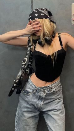 Rock Outfits For Women Concert, Rock Concert Outfits, Rocker Girl Outfits, Muse Concert, Concert Outfit Rock, Outfits Edgy, Rocker Girl, Pose Fotografi, Rock In Rio