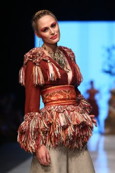 Nomad Fashion, Beauty Events, Dolce And Gabbana Runway, Fashion Collection Inspiration, Boho Wear, Fashion Sketches Dresses, Chic Coat, India Fashion