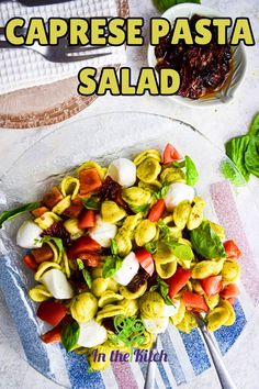 Caprese pasta salad on clear plate with text overlay that says 'caprese pasta salad'. Caprese Pasta Salad Recipes, Italian Caprese Salad, Side Dishes For Fish, Easy Italian Pasta Salad, Bruschetta Pasta, Caprese Pasta Salad, Caprese Pasta, Cooked Pasta