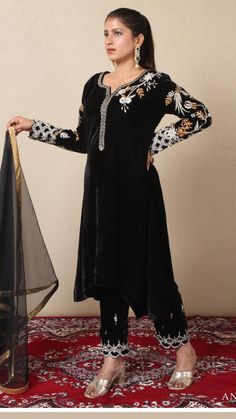 Black Velvet Embroidery, Velvet Kurta, Kurta Palazzo Set, Velvet Embroidery, Embroidery 3d, Palazzo Set, Bridal Dress Fashion, Velvet Color