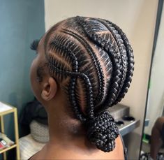 Easy Cornrows Hairstyles, African Hair Braiding Styles Cornrows Natural Updo, 6 Feed In Braids Hairstyles With Design, 6 Feed In Braids Hairstyles, Cornrow Hairstyle, Cornrows Natural Hair, Hairstyle Ideas Easy, Short Box Braids Hairstyles, Braided Hairstyles For Black Women Cornrows