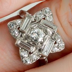 Platinum Plaque, Bijoux Art Deco, Classic Rings, Bijoux Art Nouveau, Deco Ring, Deco Jewelry, Art Deco Diamond, Antique Diamond, Vintage Jewels