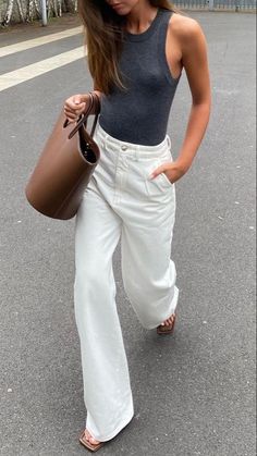 White Denim Outfit, White Pants Outfit, Looks Pinterest, White Jeans Outfit, Capsule Closet, Old Money Style, Style Spring, Minimal Style