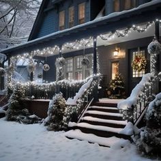 Modern Exterior Christmas Lights, Backyard Christmas Decorations, Outdoor Tree Lighting Christmas, Outdoor House Christmas Lights, Simple Exterior Christmas Lights, Christmas Lights On Porch, Apartment Patio Christmas Decor, House Christmas Decor Outdoor, Christmas House Decorations Outdoor