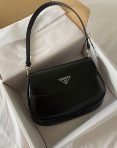 Vintage Luxury Jewelry, Designer Handbags Aesthetic, Prada Handbags Vintage, Tas Celine, Prada Vintage Bag, Affordable Designer Bags, Dream Bags, Luxury Bags Collection, Prada Handbag