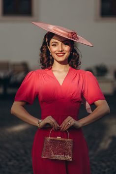 A very pretty mid 1940s swing dress with beautiful overlap v-neck collar, finishes just on the knee. This just Ooozes classic style and was a real 1940′s favorite, the waistband ties to a bow at the back so a great comfy fit that can be adjusted to your liking.. ​​This beautiful item is as good as it gets if you love vintage designs & totally in keeping with Authentic 1940s Style, as it is an exact reproduction of a classic 1940s item. It is made with complete integrity from the finest Rayon Cre 1940s Fashion Women Outfits, 50s Inspired Dress, 1940s Vintage Dresses, 1940s Looks, 1940s Women, Blithe Spirit, Pin Up Outfits, 1940s Dresses