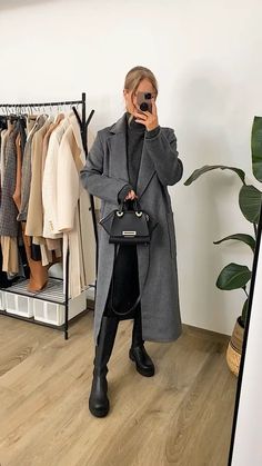 Grey Winter Coat Outfit Classy, Grey Winter Coat Outfit, Gray Wool Coat Outfit, Gray Coat Outfit, Long Wool Coat Outfit, Wool Coat Outfits, Grey Jacket Outfit, Beige Winter Coat