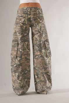 Camouflage Cargo Pants, Warm Pants, Camo Cargo Pants, School Looks, Comfy Pants, Camo Pants, Urban Chic