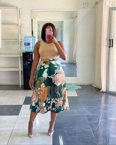 Semi Formal Brunch Outfit, Summer Work Looks, Simple Church Outfits Casual, Summer Church Outfits For Women, Style A Pleated Skirt, Well Dressed Women Classy, Hair Styles New, New Style Ideas, Fashion Hair Styles