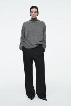 ELASTICATED TAILORED WOOL PANTS - BLACK - Trousers - COS Tailor Pants Outfit, Black Tailored Pants, Tailored Pants Outfit, Smart Dress Code, Cos Trousers, Full Black Outfit, 10 Winter Outfits, Capsule Dressing, Sophisticated Outfits