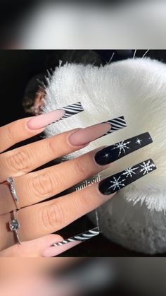 Winter Time Nails Acrylic, January Nails Coffin, Black Christmas Nails Stiletto, Christmas Nails Black And White, Black Christmas Nails Acrylic, White Christmas Nails Acrylic Long, New Years Nails Long, Winter Nails 2022 Trends Acrylic