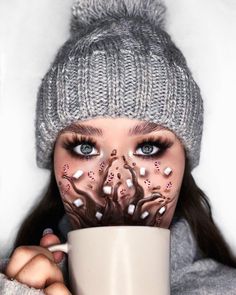 Hot Cocoa Makeup Look, Hot Chocolate Makeup Look, Christmas Creative Makeup, Christmas Makeup Looks Simple, Christmas Eyeliner, Creative Christmas Makeup, Reindeer Makeup, Makeup Looks Winter, Christmas Makeup Simple