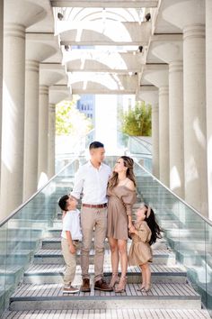 Off White Family Picture Outfits, Beige And White Family Pictures, Neutral Clothes Photoshoot Family, Family Portrait Outfits Neutral, Burberry Family Photo Outfits, Champagne Family Photos, White And Beige Family Photoshoot, Black White Beige Family Pictures, Brown And White Family Photo Outfits