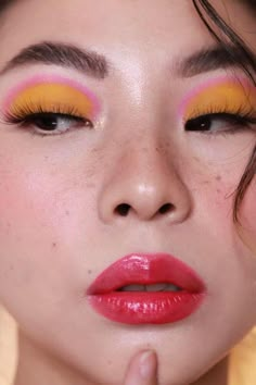 Bright Retro Aesthetic, Fun Makeup Ideas Colorful, Clean Makeup Look, Summer Eyeshadow, Monochromatic Makeup, Confetti Tour, Bright Lip