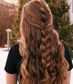 Vikings Hair, Viking Hair, Breakfast At Tiffany's, Peinados Fáciles Para Cabello Corto, Hair Stylies, Long Wavy Hair, American Beauty, Long Curly Hair, Long Curly