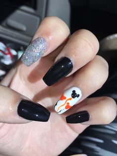 Disneyland Nails Halloween, Disney Halloween Nails Acrylic, Disneyland Halloween Nails, Mickey Mouse Halloween Nails, Mickey Halloween Nails, Crazy Halloween Nails, Disney Nails Halloween, Disney Halloween Nails Design, Fall Disney Nails