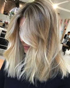 Creamy bronde lob hair Californian Hair, Balayage Blond, Creamy Blonde, Bold Statements, Blonde Hair Looks, Shades Of Blonde, Long Bob Hairstyles, Ombre Hair Color