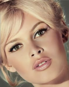 Sixties Makeup, Brigitte Bardot 60s, 60s Glam, Bridgette Bardot, Bridget Bardot, Bardot Style, Cool Blonde Hair