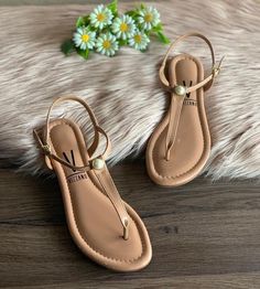 Chappals For Women, Chappal For Women, Best Fall Shoes, Fall Shoes For Women, Elegant Shoes Heels, Classy Sandals, Women Slippers Fashion