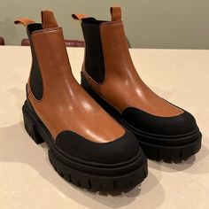 Steve Madden Tan/Blk Nicki Chelsea Boots. They Run Small So I Would Recommend A Size 9 Foot. New Never Used! Shoes Steve Madden, Moto Boots, Steve Madden Shoes, Chelsea Boots, Steve Madden, Chelsea, Running, Collage, Boots