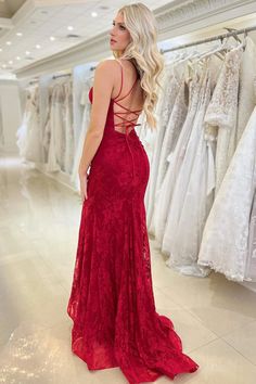 Make a breathtaking entrance with "Elsa," a red lace Mermaid-style prom dress that's the epitome of allure and sophistication. The dress's rich red color and luxurious lace fabric create an unforgettable look. Its floor-length design, accompanied by a sweep train, adds a touch of drama, perfect for a memorable prom night. The Elsa features a V-neckline, adding a classic touch to its modern silhouette. Sleeveless and designed with a crisscross-back, this gown combines comfort with elegance, ensur Lace Mermaid Prom Dress, Uzun Boy, Red Lace Prom Dress, Mermaid Prom Dresses Lace, Mermaid Prom Dress, Red Evening Dress, Prom Ideas, Mob Dresses, Evening Dresses Cocktail