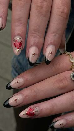 heart nails Black Red Heart Nails, King Of Hearts Nails, Red And Gold Heart Nails, Red And Black Aesthetic Nails, Gold Chrome Heart Nails, New Years Nails Aesthetic, Anatomical Heart Nails, Red Celestial Nails, Dagger Nail Art