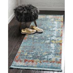 a pair of shoes sitting on top of a rug