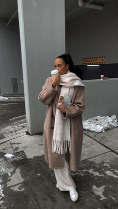 Street Winter Outfits For Women, Nyc Winter Aesthetic Outfit, Outfits For Krakow, Fall Outfits Women Cold Weather, Chic Cold Winter Outfits, Women’s Uk Winter Fashion 2023, Amsterdam Christmas Outfits, New York Christmas Fashion, Winter Dress And Coat Outfit