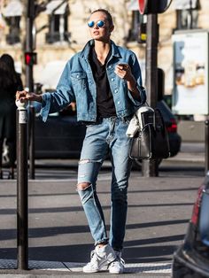 Tomboy Chic Outfits, Tomboy Chic, Romee Strijd, Double Denim, Street Style Paris, Ladies Dress Design, Denim Outfit, Womens Fashion Casual, Jean Outfits