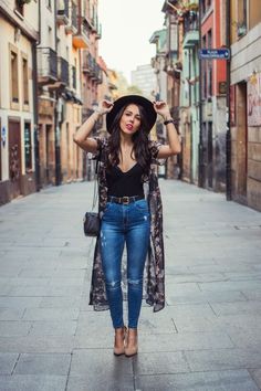 Look Boho Chic, Mode Zara, Outfit Primavera, Elegante Casual, Outfit Jeans, Kimono Cardigan, Trend Fashion, College Fashion