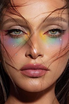 If you have never tried rainbow makeup looks, then your time has come! Rainbow eyeshadows are fun. You can be experimental with eyeshadows. Festival Make Up, Black Eye Makeup, Glitter Makeup Looks, Eye Makeup Ideas, Rainbow Makeup, Painted Ladies