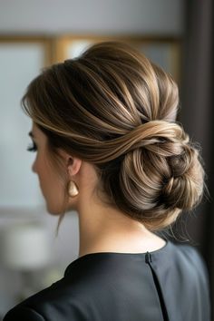 85+ Stunning Hairstyle Ideas For Women Over 40 Long Sleek Hair, Side Bun, Elegant Bun, Ball Hairstyles, 90s Hairstyles, Sleek Ponytail, Sleek Hairstyles, Braided Hairstyles Easy