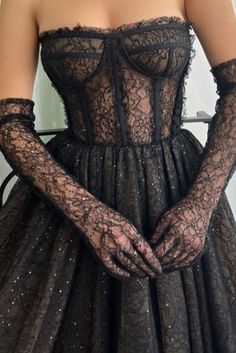 Prom Dress Inspiration, Fantasy Gowns, Pretty Prom Dresses, Dressy Dresses, Black Wedding Dresses, Couture Gowns, Glam Dresses, Classy Dress, Fancy Dresses