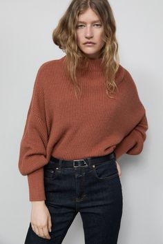 CLOSED Funnel Neck Cropped Alpaca Mix Sweater Made from a soft alpaca blend yarn in Italian quality: short knitted jumper in fisherman's rib (5 gg) with a stand-up collar, dropped shoulders and extra-wide cuffs on the sleeves. Composition: 45% Acrylic, 37% Alpaca, 18% wool Color: Ferro Brown Fit: Relaxed Fit Fisherman's Rib, Fishermans Rib, Brown Fits, Cropped Pullover, Denim Outerwear, High Neck Sweater, Mother Denim, Norma Kamali, Wide Cuff