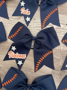 Personalized bows for you or your entire team Softball Hair Bows, Soccer Bow, Softball Bow, Softball Crafts, Vinyl Board, Softball Bows, Softball Training, Softball Hairstyles, Soft Ball