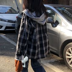 Female Ulzzang, Aesthetic Plaid, Style Oversize, Plaid Shirt Women, Plaid Shirts, Style Steal, Leather Boots Women, Hooded Shirt, Plaid Fashion