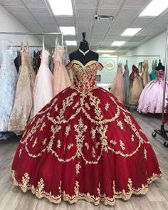 Dresses Quinceanera Red, Burgundy Quince Dresses, Light Purple Quinceanera, Red And Gold Quinceanera Dresses, Light Purple Quinceanera Dresses, Red Quince Dress, Red Quinceanera Ideas, Quinceanera Red, Quinceanera Dresses Mexican