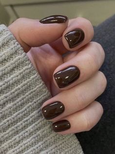 Marron fonçé  Collar    Ongles nus Embellished Brown Nail, Short Gel Nails, Casual Nails, Brown Nails